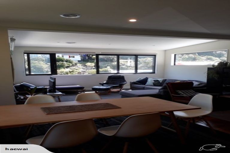 Photo of property in 73 Hungerford Road, Houghton Bay, Wellington, 6023