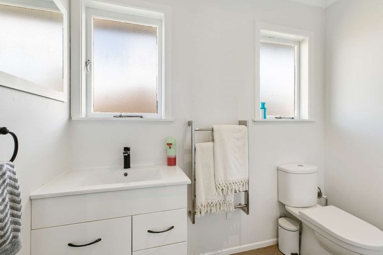 Photo of property in 10 Shirley Avenue, Papakura, 2110