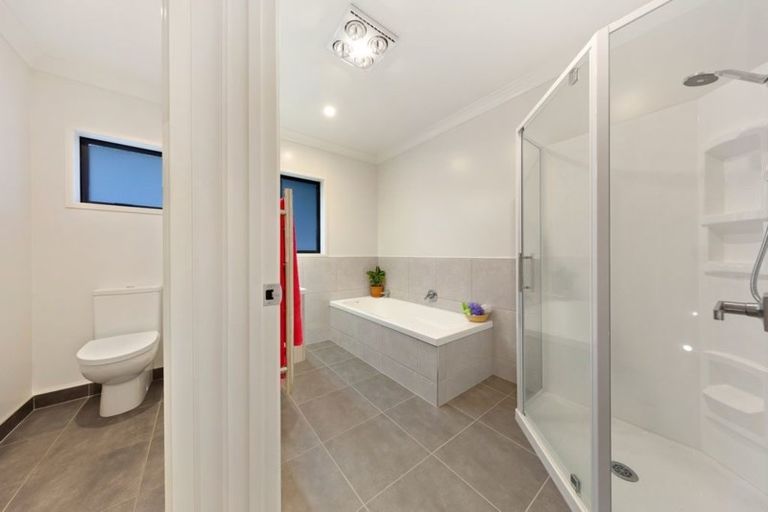 Photo of property in 32 Parkhaven Drive, Rosehill, Papakura, 2113