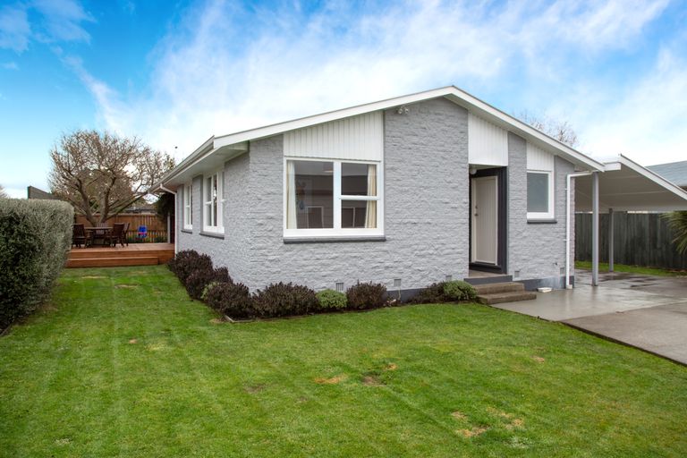 Photo of property in 127 Northcote Road, Northcote, Christchurch, 8052