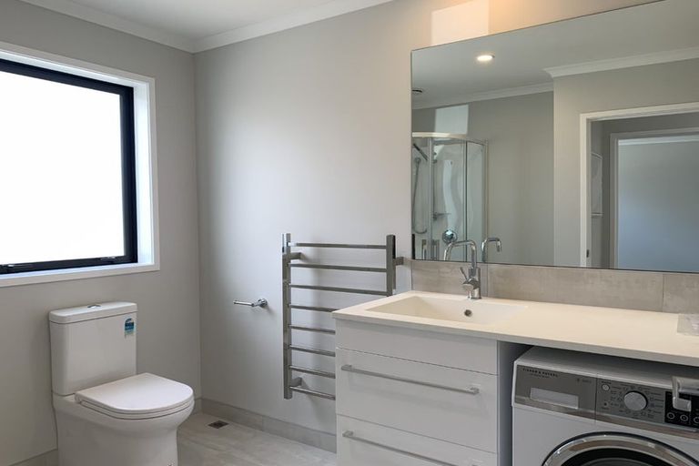 Photo of property in 2 Honowai Street, Kumeu, 0810