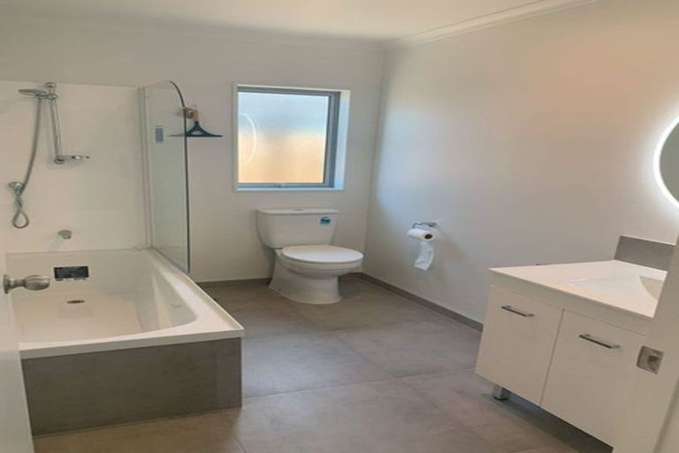 Photo of property in 18 Harore Road, Takanini, 2112