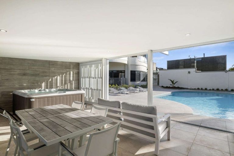 Photo of property in Shangri La Apartments, 10/97 Jervois Road, Herne Bay, Auckland, 1011