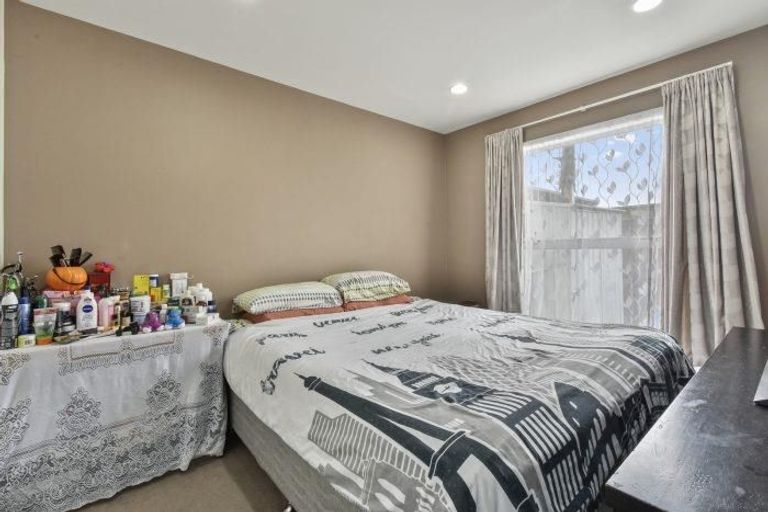 Photo of property in 2/33 Kenderdine Road, Papatoetoe, Auckland, 2025