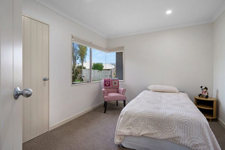 Photo of property in 16b Abergeldie Way, Cambridge, 3434