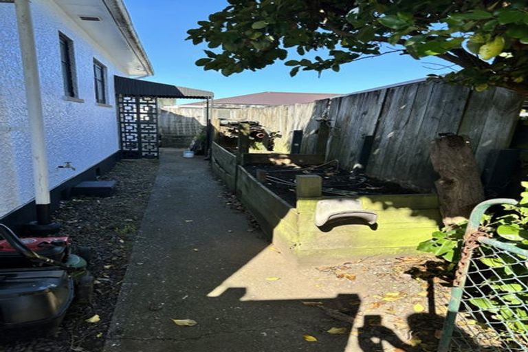 Photo of property in 12 Douglas Street, Hawera, 4610