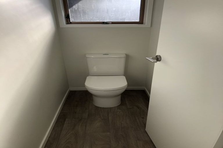 Photo of property in 8 Heaton Grove, Chatswood, Auckland, 0626