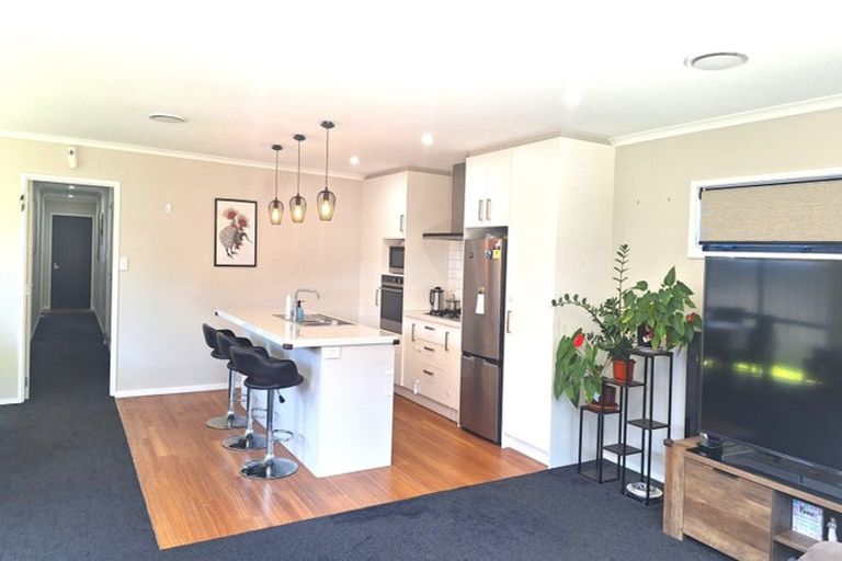 Photo of property in 22 Te Kaeaea Crescent, Wallaceville, Upper Hutt, 5018