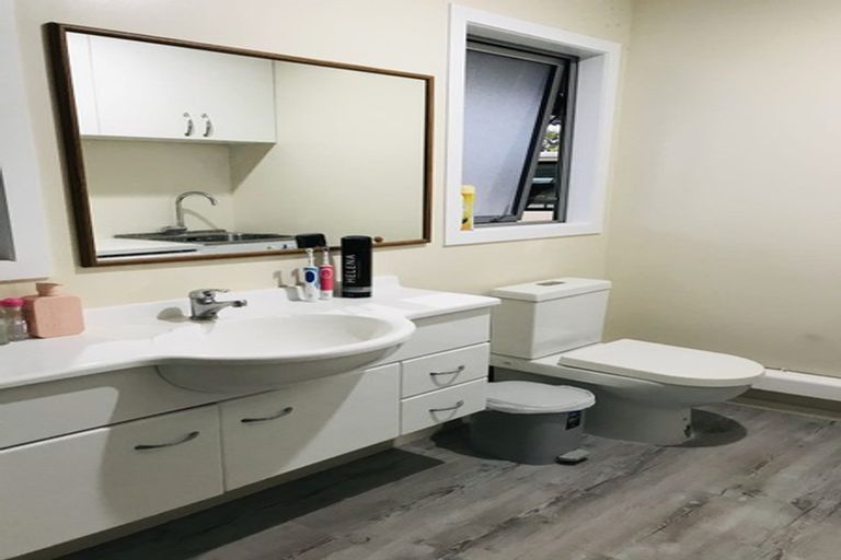 Photo of property in 86 Hadfield Street, Beach Haven, Auckland, 0626