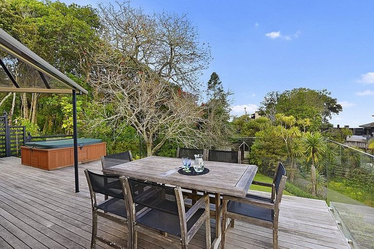 Photo of property in 7 View Road, Campbells Bay, Auckland, 0630