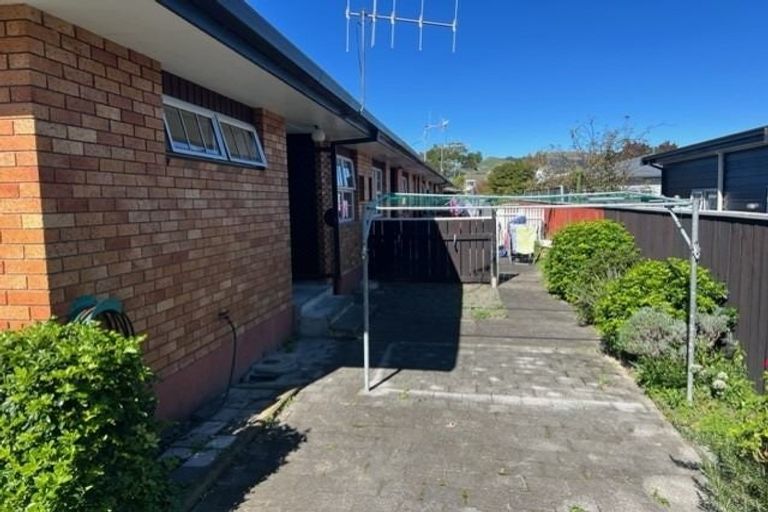 Photo of property in 24 Middle Road, Havelock North, 4130
