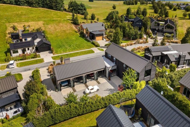 Photo of property in 8 Pendeen Crescent, Jacks Point, Queenstown, 9371