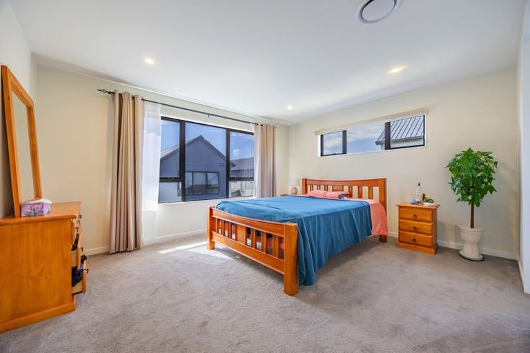 Photo of property in 16 Cara Avenue, Kumeu, 0810