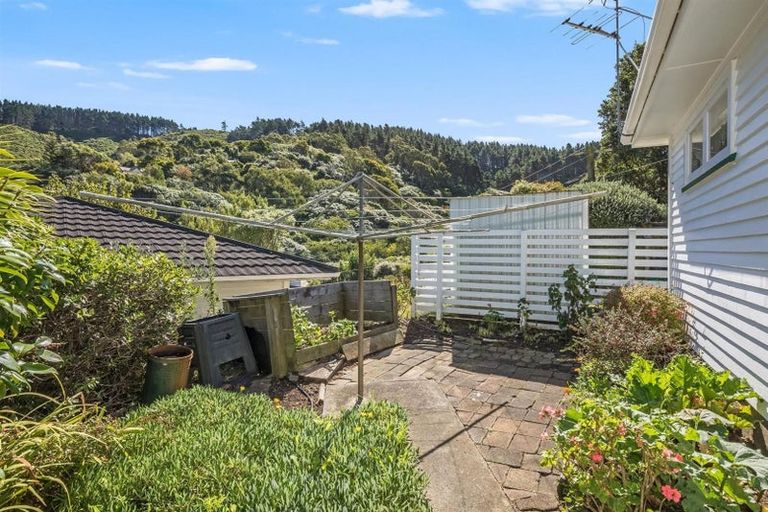 Photo of property in 41 Hampton Hill Road, Tawa, Wellington, 5028
