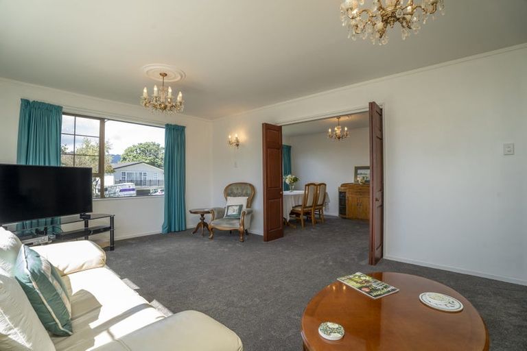 Photo of property in 1 Brasenose Place, Tawa, Wellington, 5028