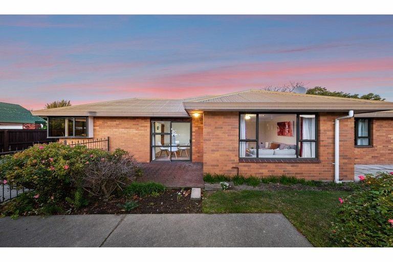 Photo of property in 5 Elsom Lane, Avonhead, Christchurch, 8042