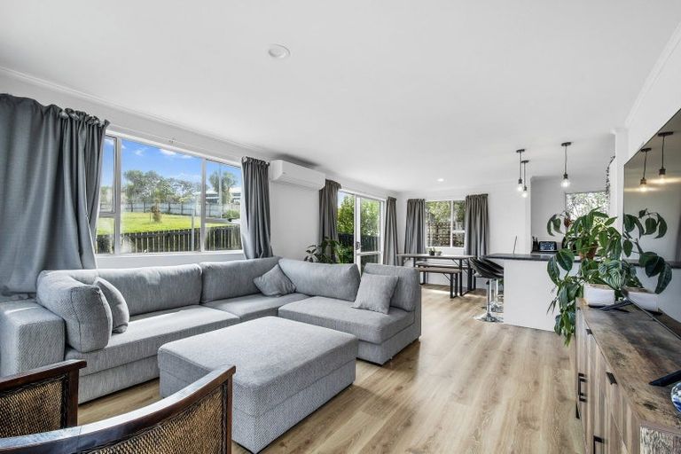 Photo of property in 43 Karaka Street, Helensville, 0800