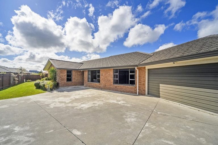 Photo of property in 22 Cleveland Heights, Kelvin Grove, Palmerston North, 4414