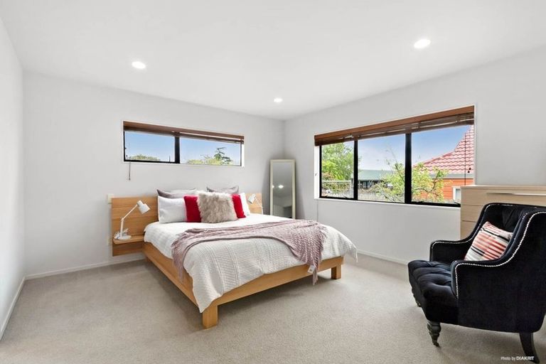 Photo of property in 11 Lochend Place, Highland Park, Auckland, 2010