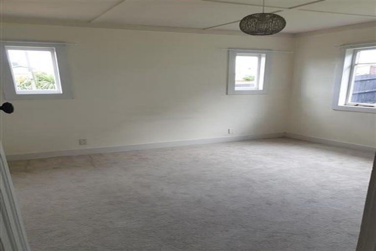 Photo of property in 1/65 Shakespeare Road, Milford, Auckland, 0620