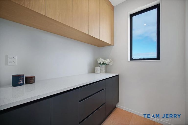 Photo of property in 1 Korowhiti Road, Clarks Beach, 2122