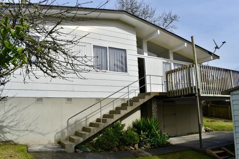 Photo of property in 3 Garton Drive, Massey, Auckland, 0614