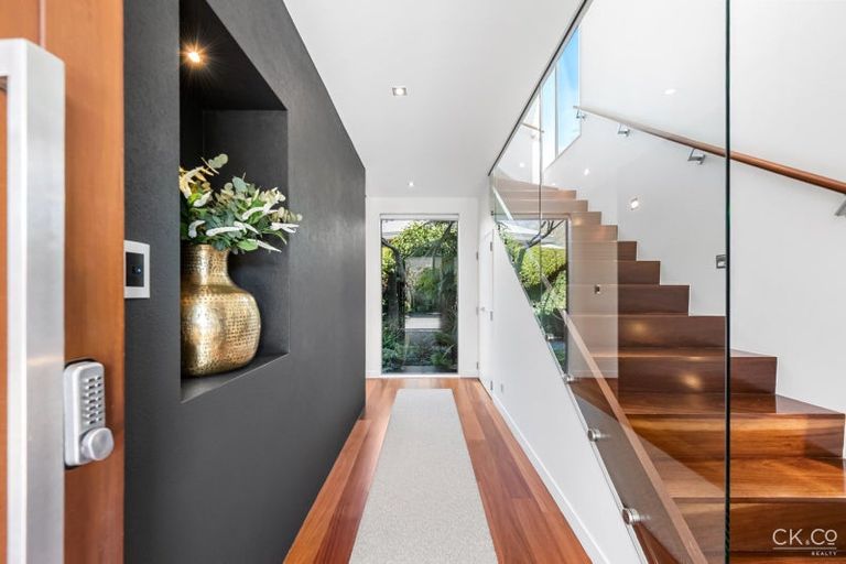 Photo of property in 11 Parkwood Grove, Trentham, Upper Hutt, 5018