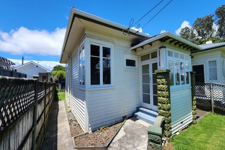 Photo of property in 49 Tawa Road, One Tree Hill, Auckland, 1061