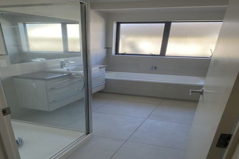 Photo of property in 51 Hadley Wood Drive, Wattle Downs, Auckland, 2103