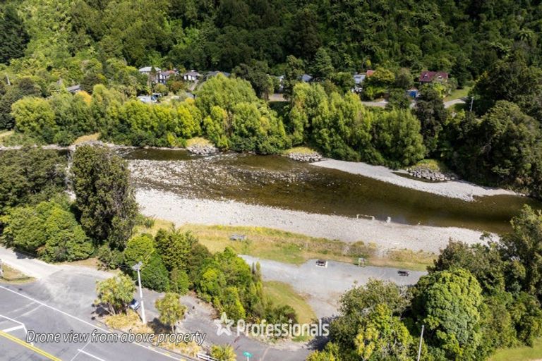 Photo of property in 1 Gemstone Drive, Birchville, Upper Hutt, 5018