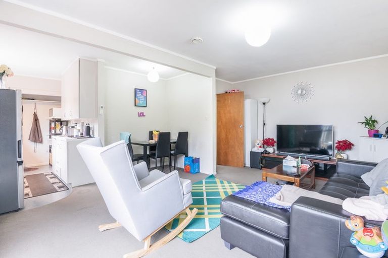 Photo of property in 2/146 Newlands Road, Newlands, Wellington, 6037
