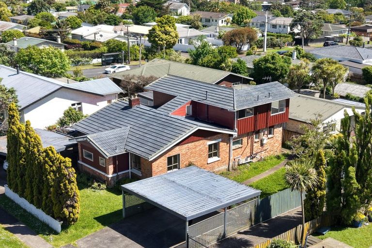 Photo of property in 73 Rimu Street, New Lynn, Auckland, 0600