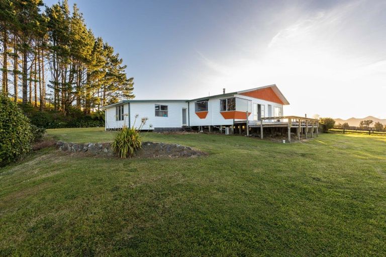 Photo of property in 1568 Carrington Road, Hurworth, New Plymouth, 4371