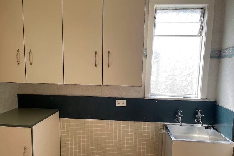 Photo of property in 27 Stottholm Road, Titirangi, Auckland, 0604