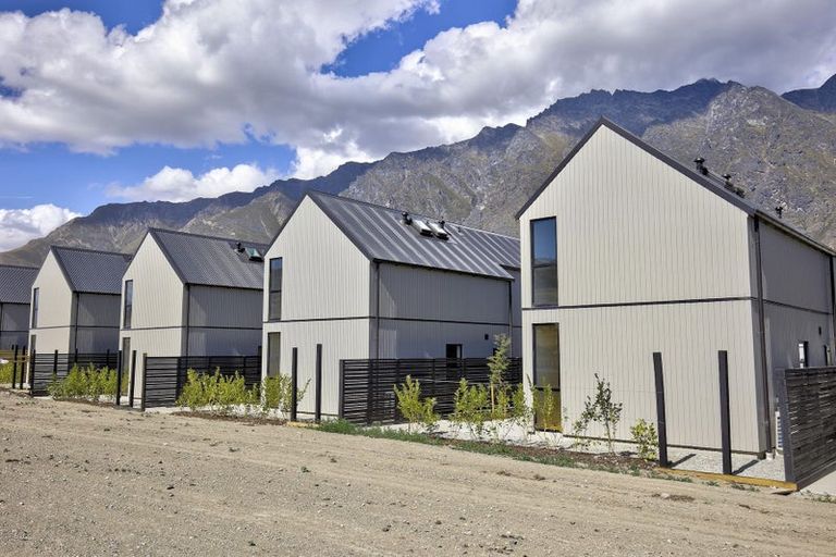 Photo of property in 45 Casterway Crescent, Jacks Point, 9371