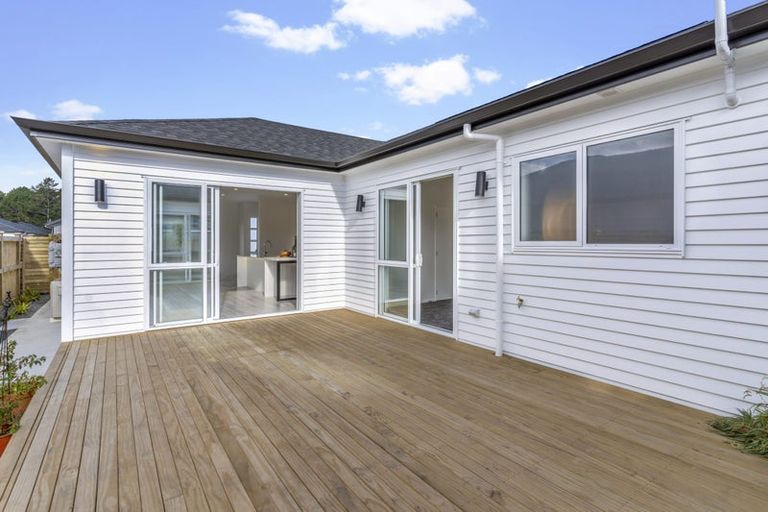 Photo of property in 16 Vinistra Road, Kumeu, 0810