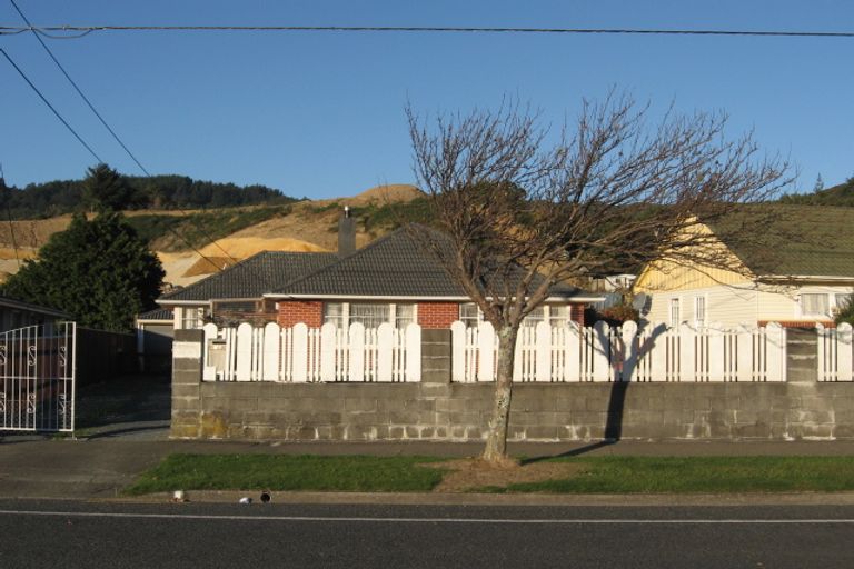 Photo of property in 207 Stokes Valley Road, Stokes Valley, Lower Hutt, 5019