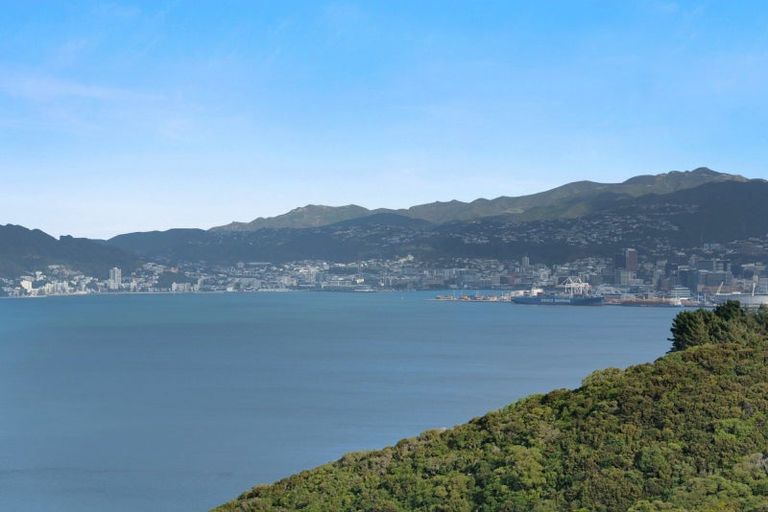 Photo of property in 28 Bennett Grove, Newlands, Wellington, 6037