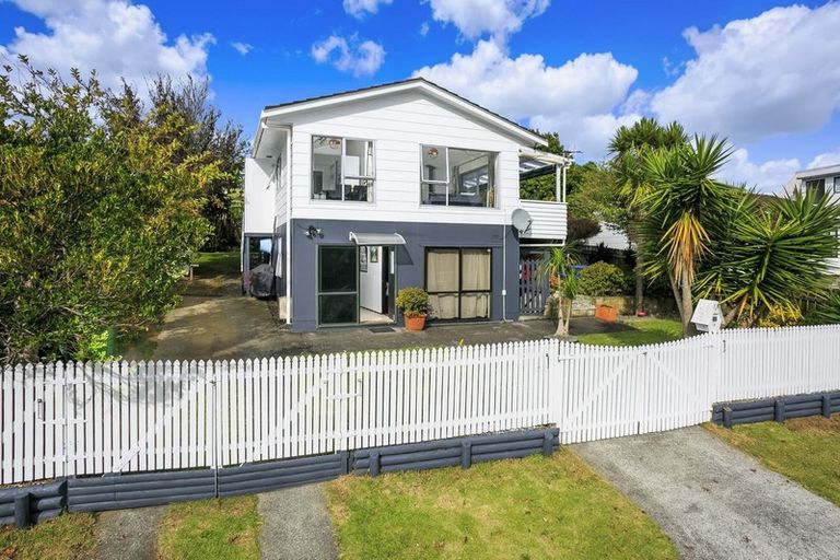 Photo of property in 1/100 Lynn Road, Bayview, Auckland, 0629