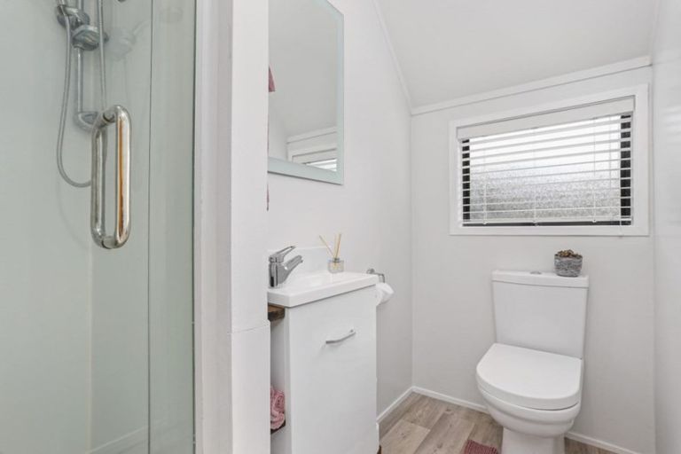 Photo of property in 27 Awhiorangi Promenade, Swanson, Auckland, 0816