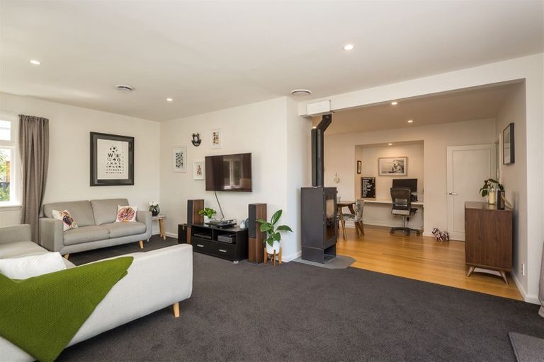 Photo of property in 98 Hamilton Avenue, Ilam, Christchurch, 8041