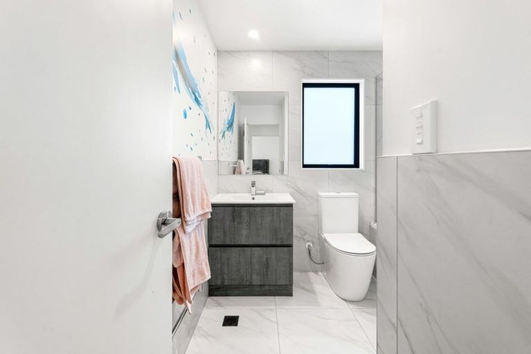 Photo of property in 8a Roys Road, Weymouth, Auckland, 2103