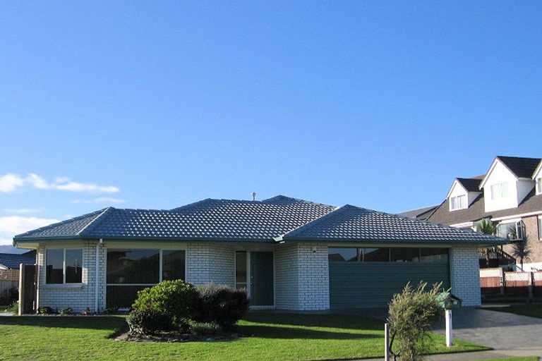 Photo of property in 3 Major Durie Place, Waikanae Beach, Waikanae, 5036