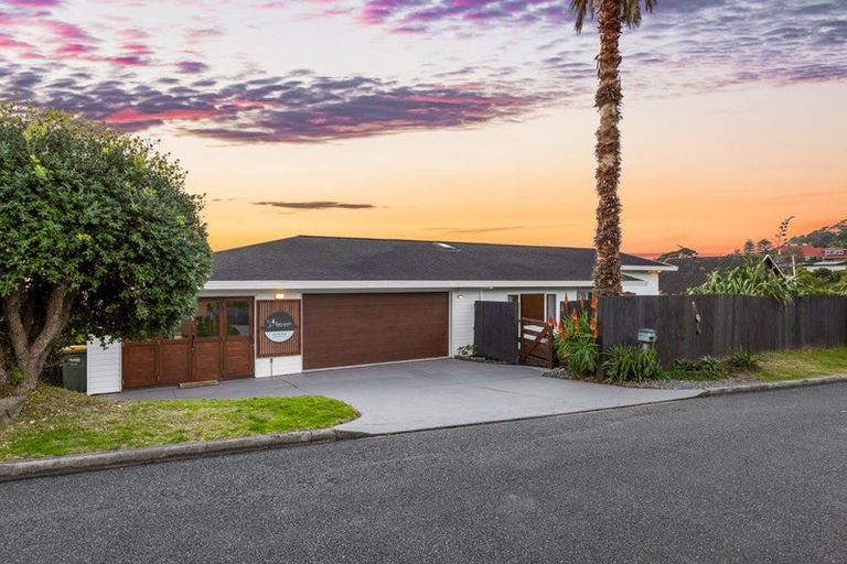 Photo of property in 77 Waitea Road, Muriwai, 0881