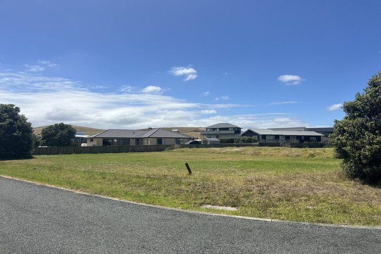 Photo of property in 2 Pipi Place, Baylys Beach, 0377