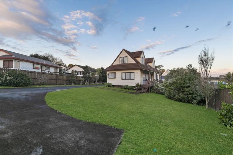 Photo of property in 9 Gosford Drive, Botany Downs, Auckland, 2010