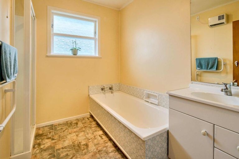 Photo of property in 16 Clematis Grove, Maungaraki, Lower Hutt, 5010