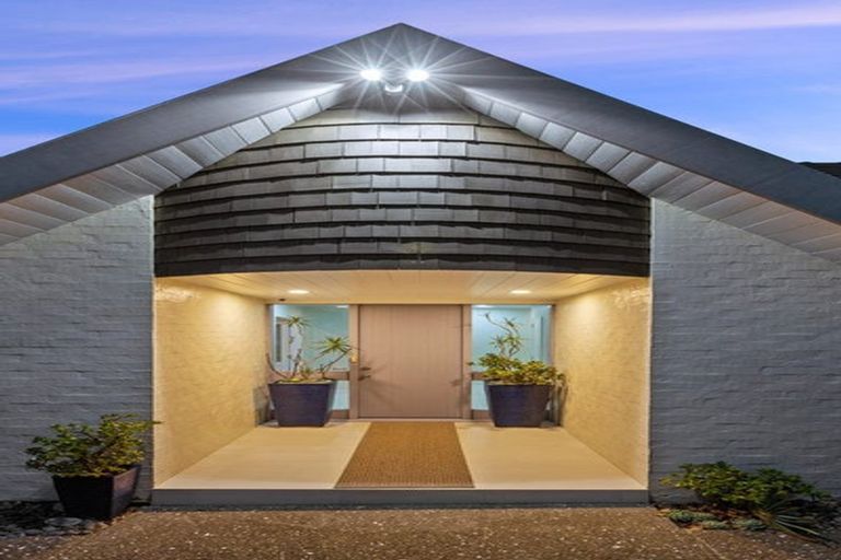 Photo of property in 5 Maygrove Drive, Orewa, 0931