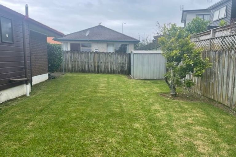 Photo of property in 6 Headcorn Place, Botany Downs, Auckland, 2010