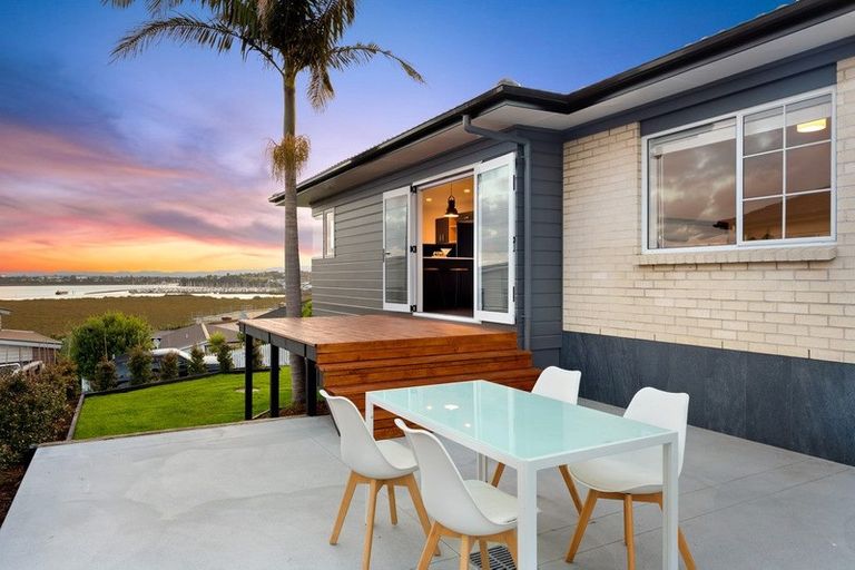 Photo of property in 2/12 Bannings Way, Hobsonville, Auckland, 0618